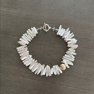 Choker Pearl Necklace with Gold Accents